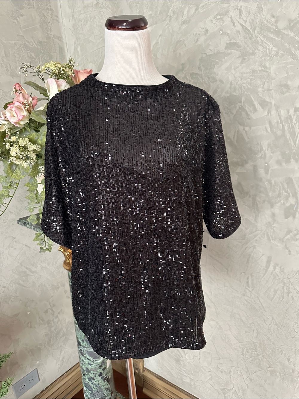Vince Camuto Black Sequin Short Sleeve Top